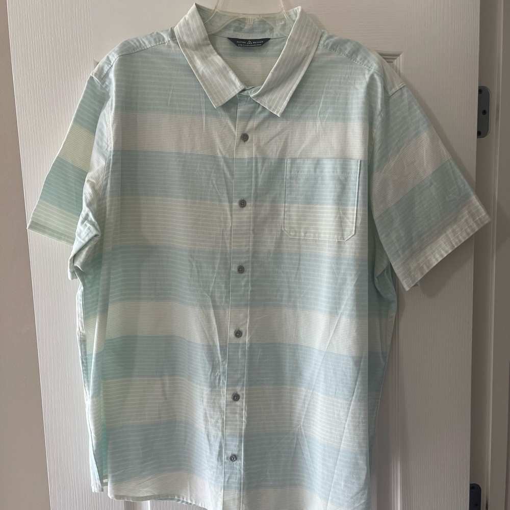 Alpine Design Men's Light Blue and White Striped Button Down Shirt